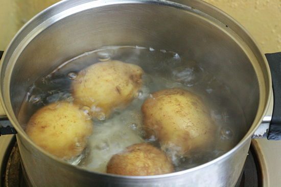 Aardappels als haakaas koken
